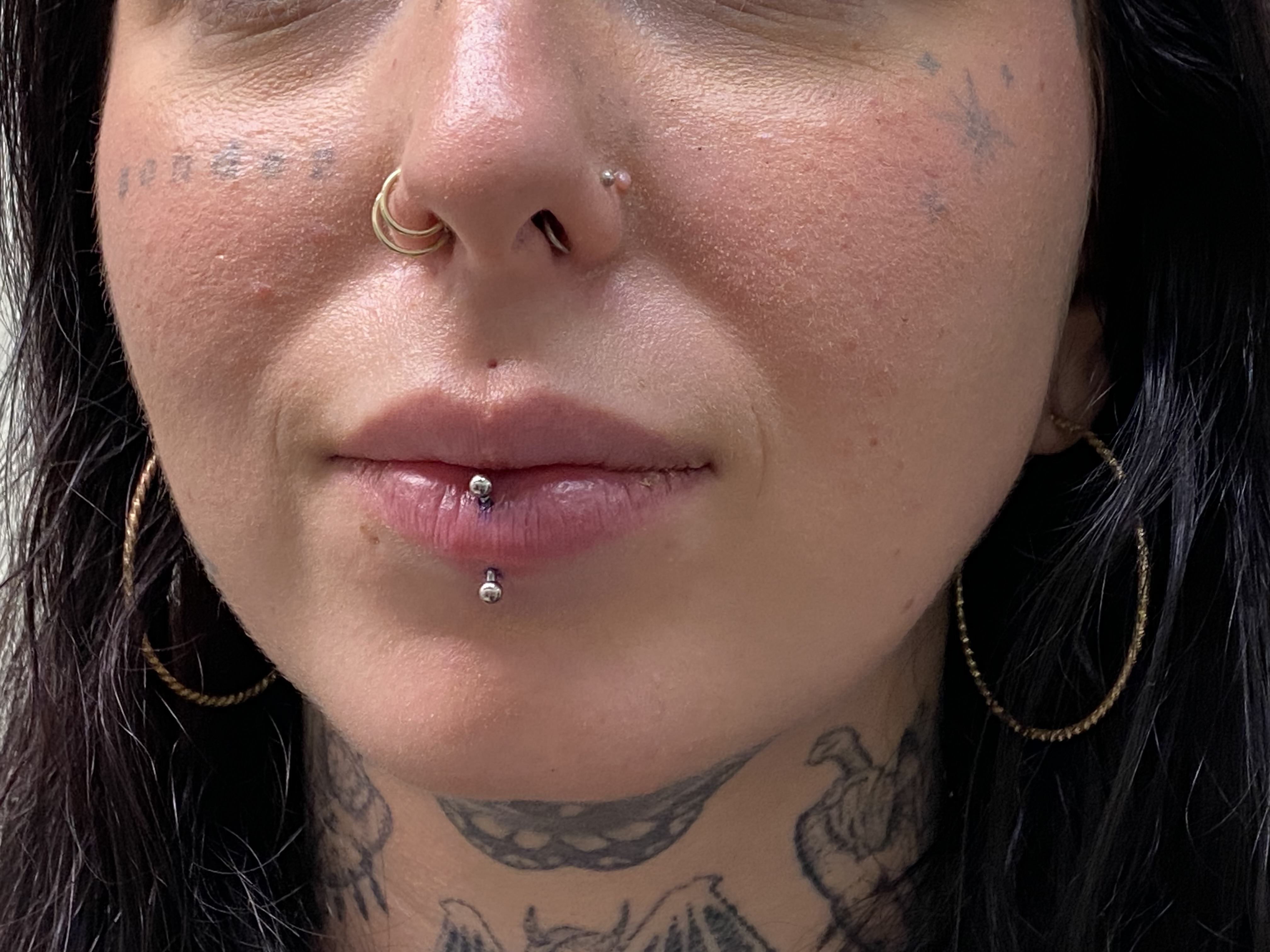 Vertical labret piercing